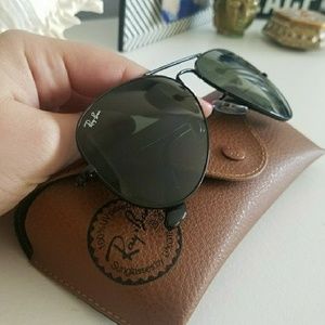 Black Aviator Ray Bans